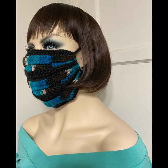 Hand-knitted Face Mask - Picture 3 of 10